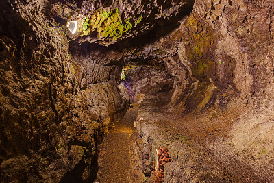 火山岩洞穴