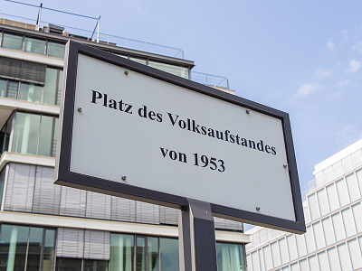1953