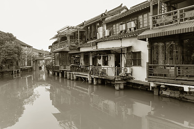 高跷屋