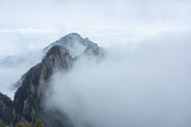 云雾中的黄山风景