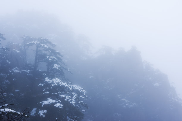 云雾中的黄山风景