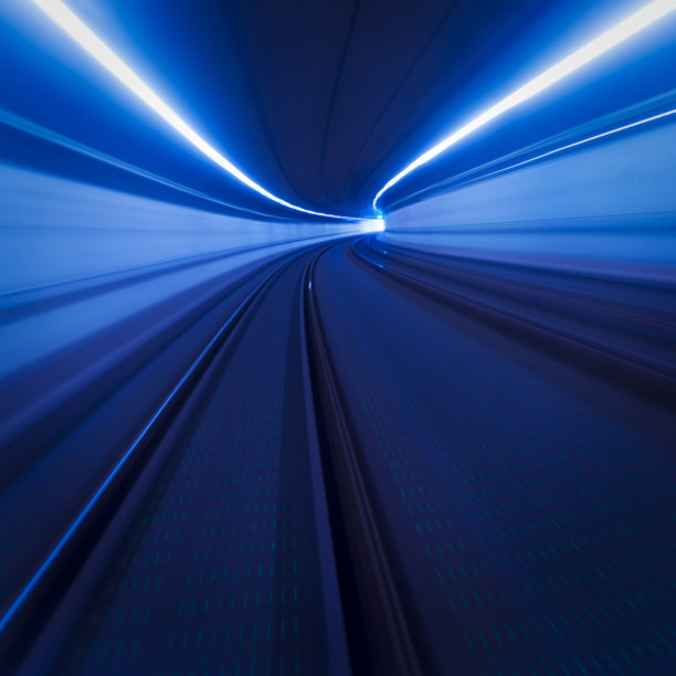 弯曲时空隧道中的彩色霓虹速度线