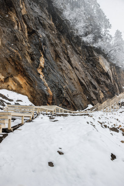 雪花白石材