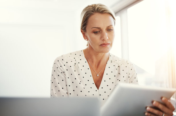 仅一个中老年女人