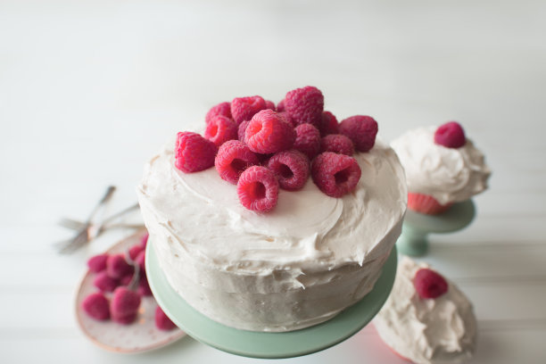 山莓千层蛋糕