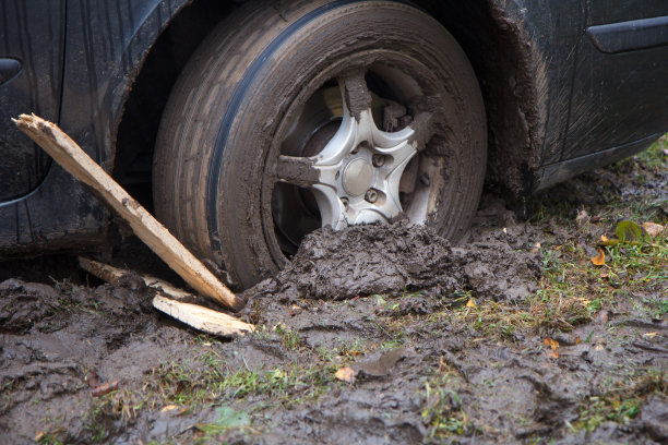 泥泞的轮胎