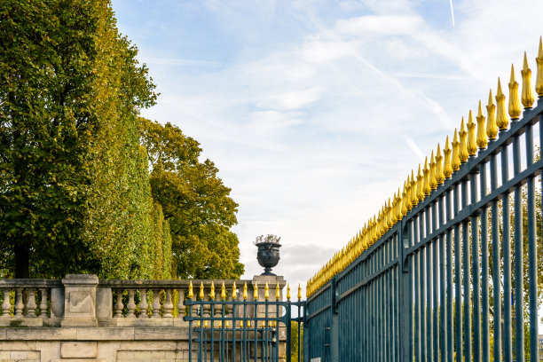 金色大门围栏