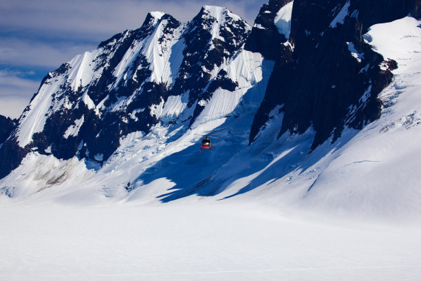 直升机滑雪