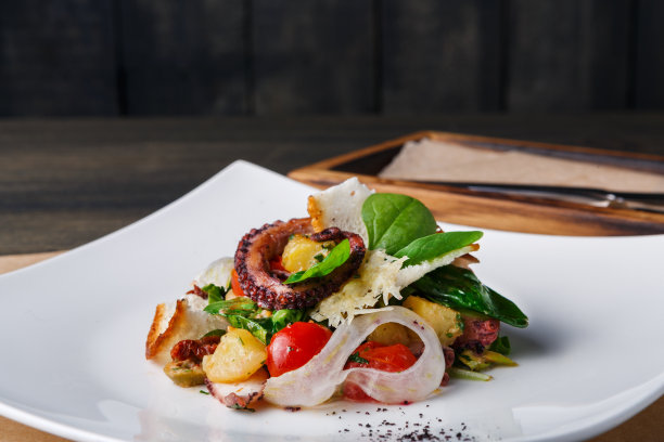 荤素搭配的美味盒饭