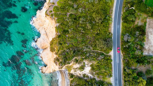 航拍海岸线盘山公路