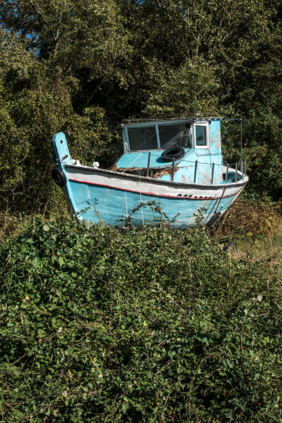 废弃渔船