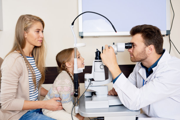 保健关爱家庭视力测试