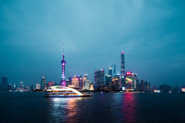 上海黄浦江上的游船