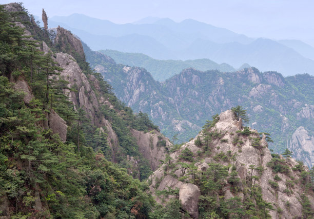 云雾中的黄山风景