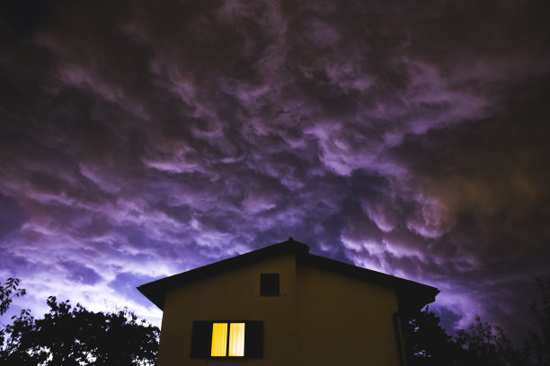乌云与房子