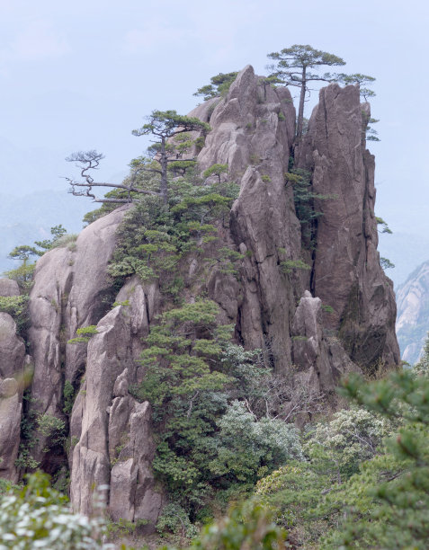 云雾中的黄山风景