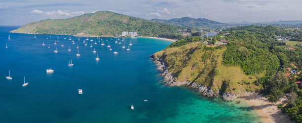 蓝天白云大海风力发电风景