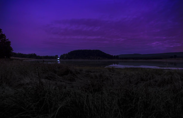 夕阳西下紫色背景