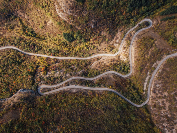 公路秋景