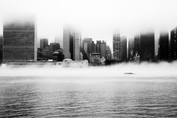 纽约雾气中大楼街头烟雾