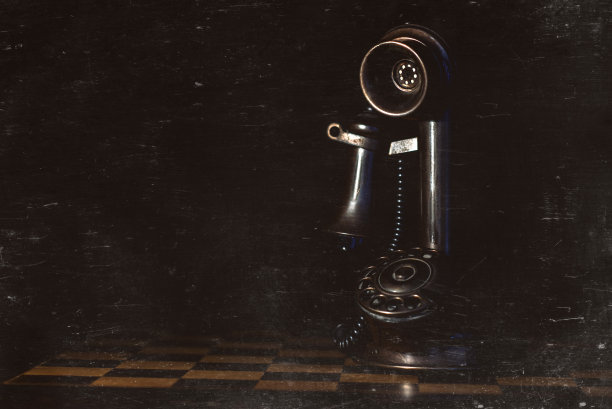 黑色老式电话