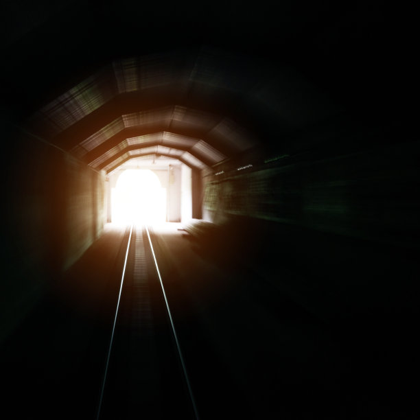 隧道内的地铁