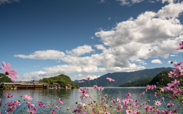 航拍云南泸沽湖旅游目的地风光