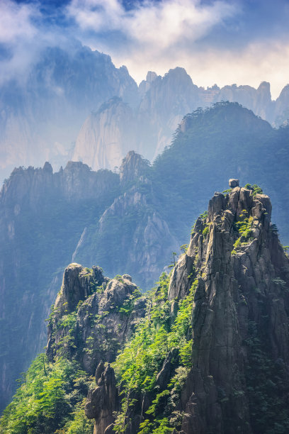 云雾中的黄山风景