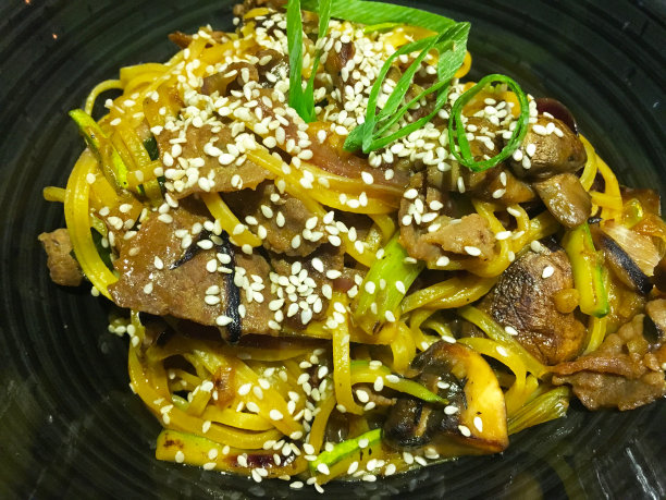 烤面条加干酪酱
