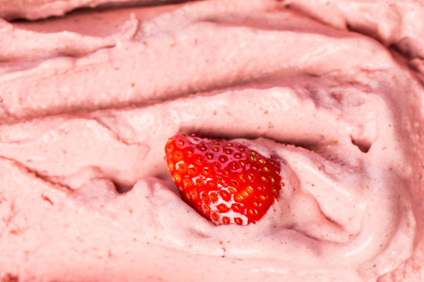 草莓冰激凌