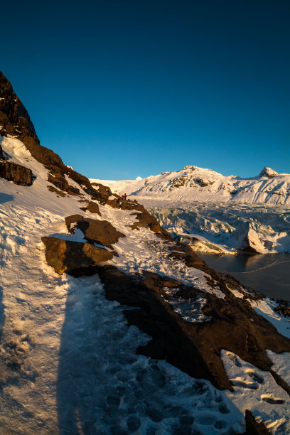 冰川国家公园的岩石山峰