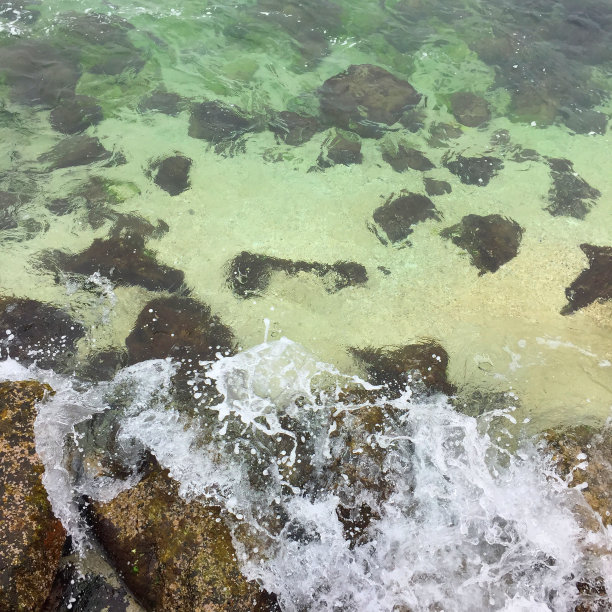 海浪礁石