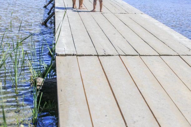 湖畔栈桥步道