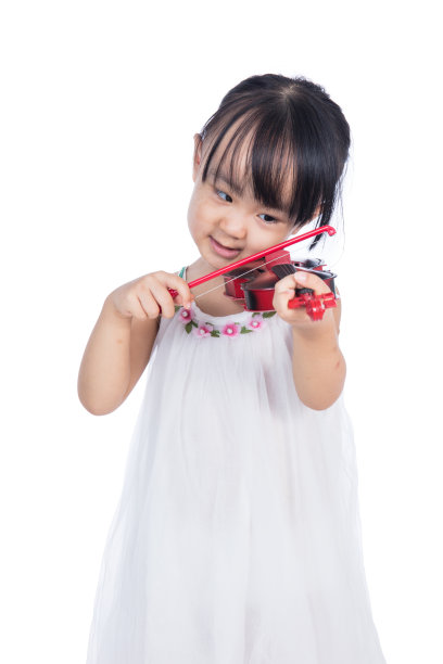 小女孩拉小提琴