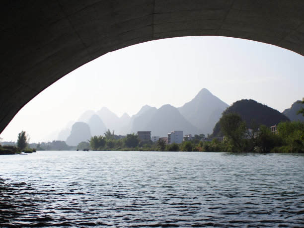 迷雾山村