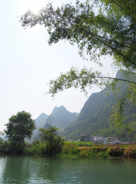 蓝天下漓江山水