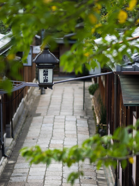 夏日日本小巷