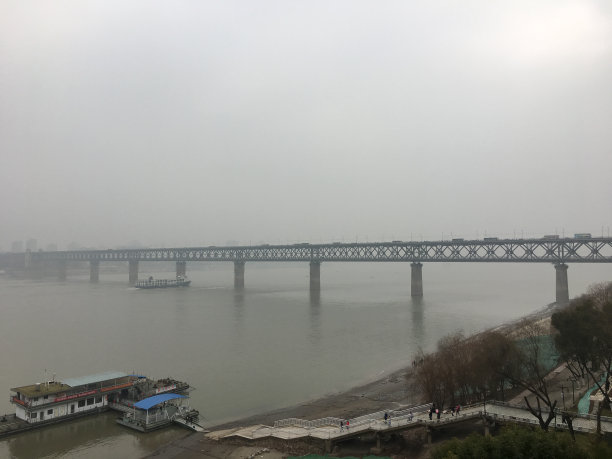 长江大雾