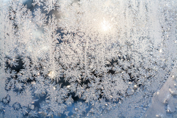 窗前雪景