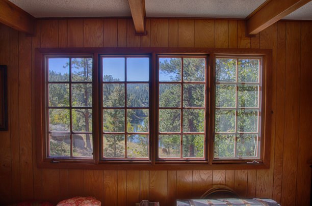 木屋窗户