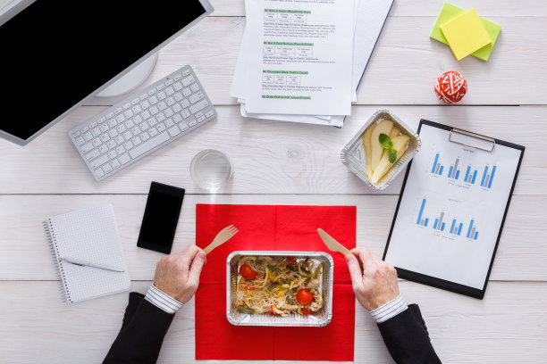 荤素搭配的美味盒饭