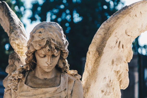 statue