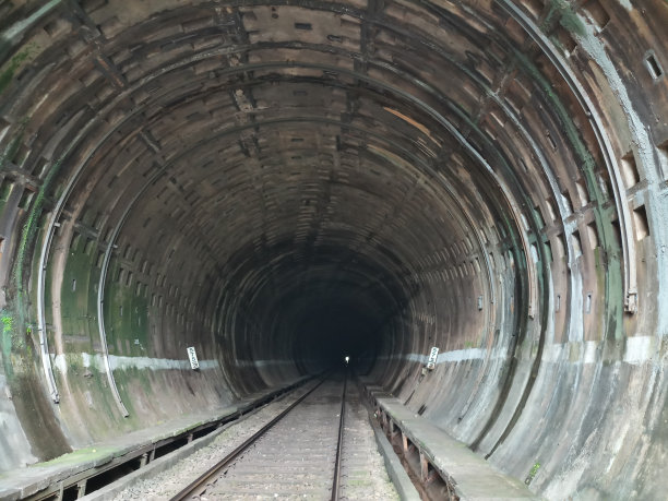 铁路桥隧道