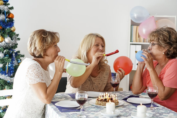 成人生日宴