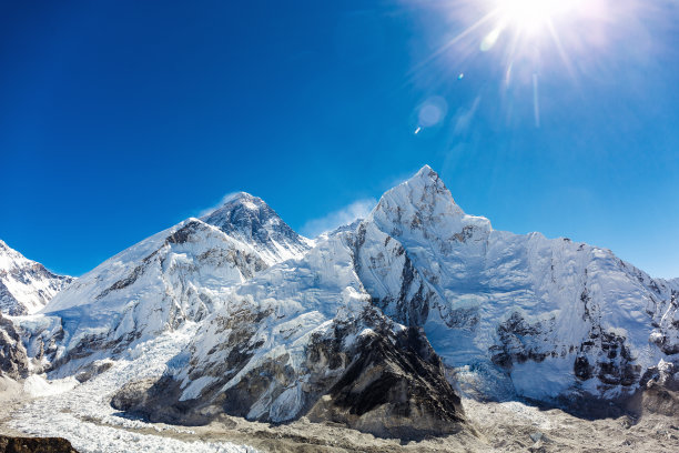 雪山日光