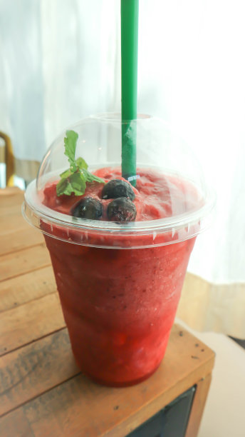 蓝莓草莓汁