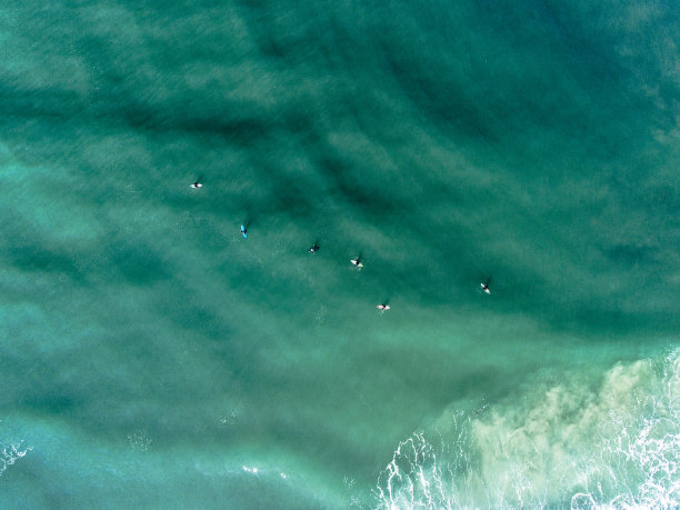 海浪海天一色