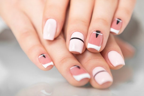 nails