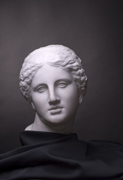 欧洲女性人物雕塑