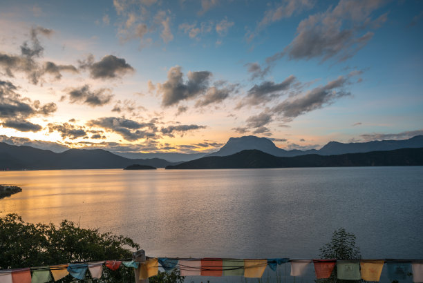 航拍云南泸沽湖旅游目的地风光